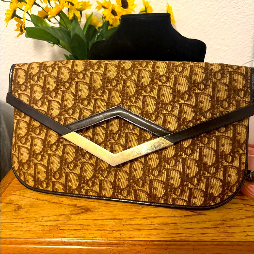 Vintage Dior envelope clutch with strap